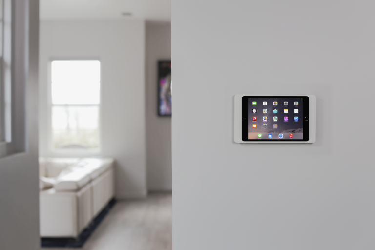 Montagemöglichkeit Wandhalterung eines Apple iPads für die Smarthome Haussteuerung (Bildmaterial: ©LaunchPort)